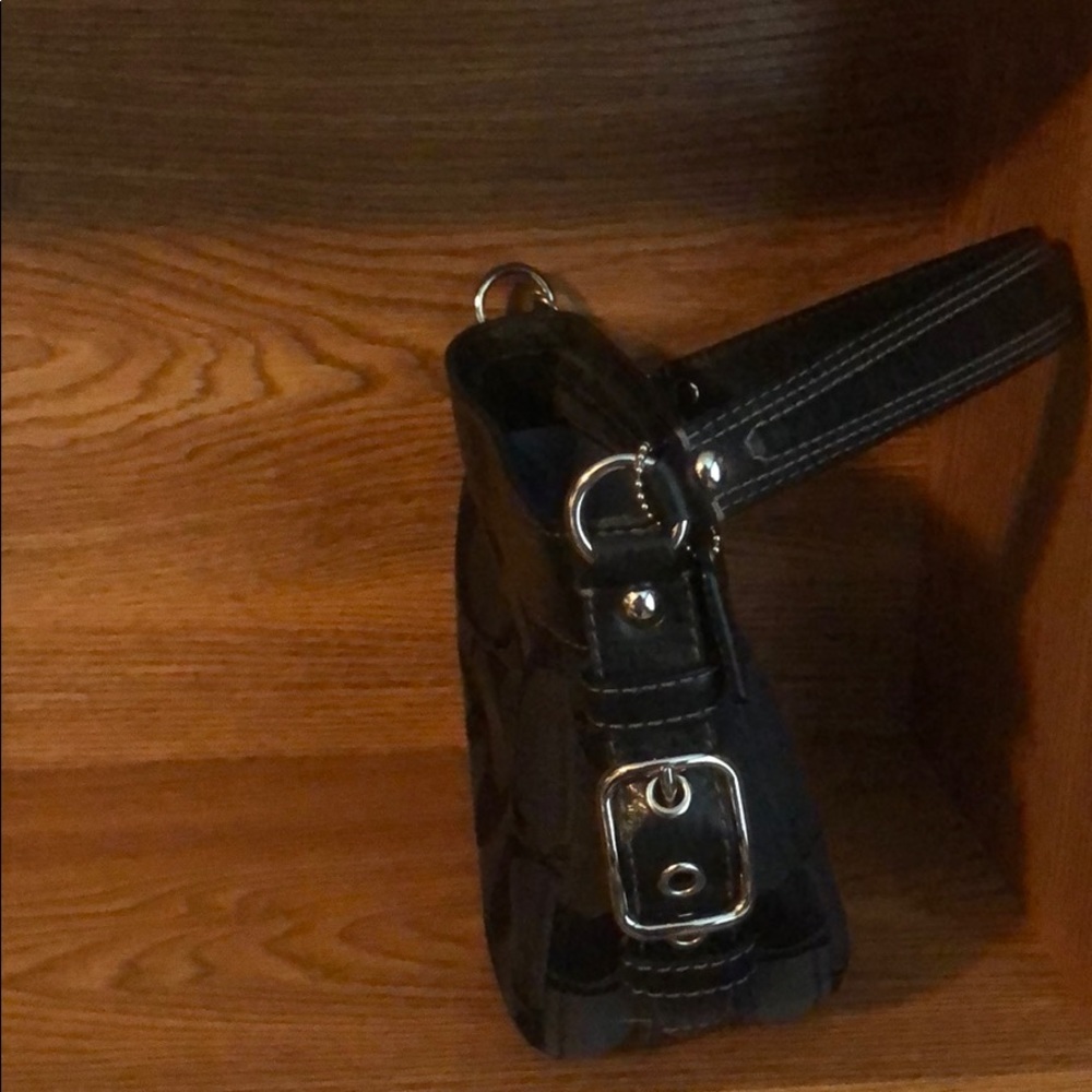 Small Coach purse - Picture 3 of 7